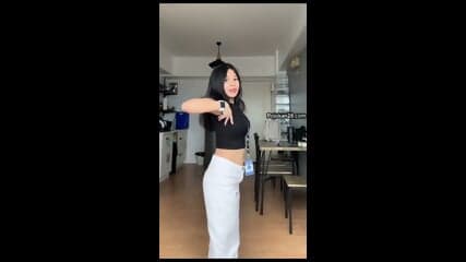 Brewoktoto Itsyorjie Cewek Tiktok Dengan Susu Curve